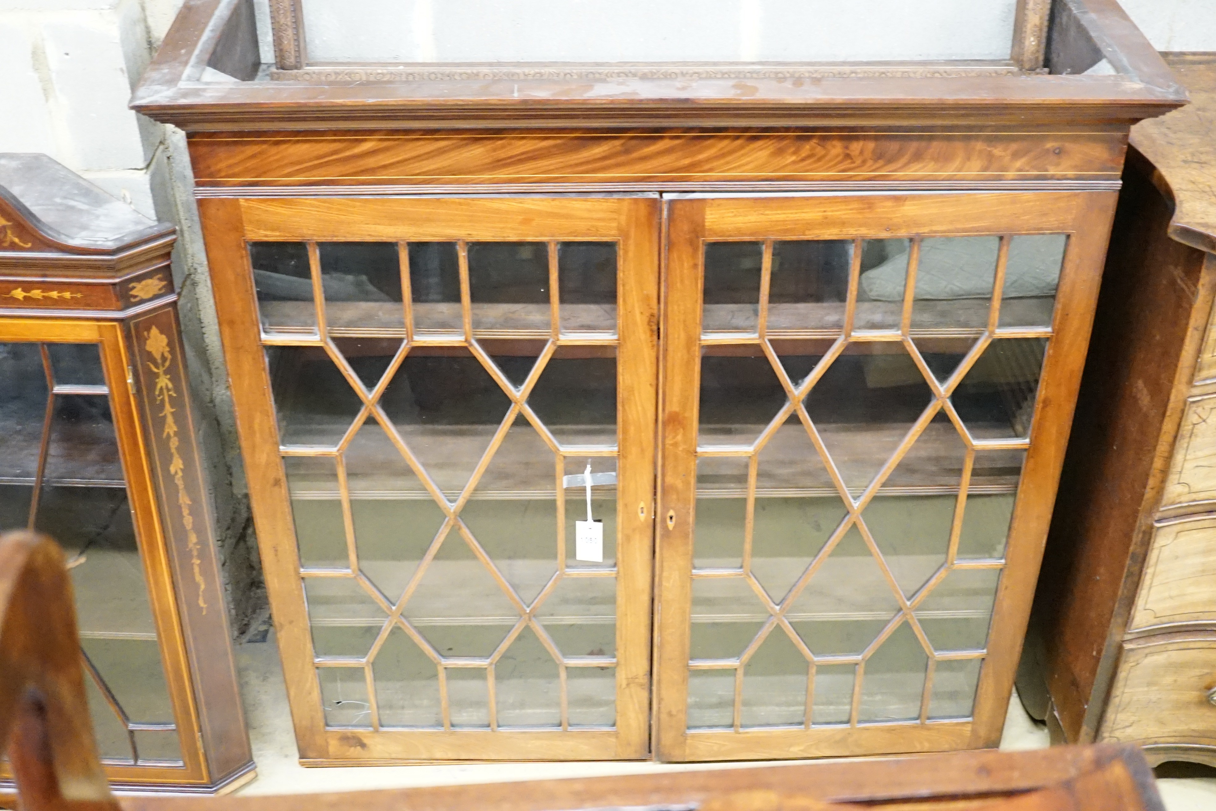 A George III mahogany bookcase top, width 120cm, height 116cm